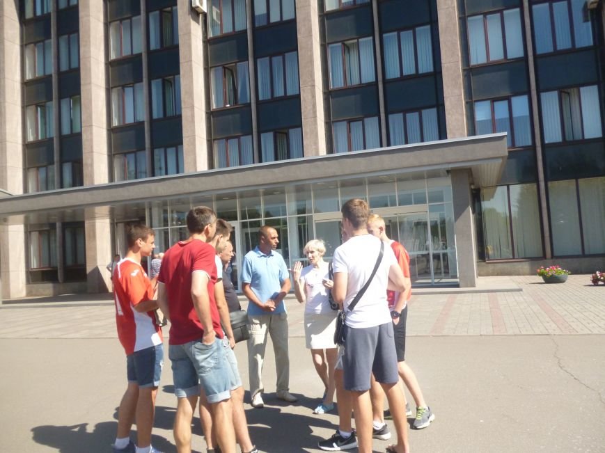 Представители футбольного «Кривбасса» пытались достучаться к депутатам горсовета (ФОТО) (фото) - фото 2 Представители футбольного «Кривбасса» пытались достучаться к депутатам горсовета (ФОТО) (фото) - фото 2