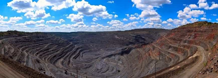 Панорама карьера ЮГОКа Панорама карьера ЮГОКа