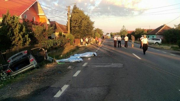 Жахливе ДТП у румунському селі: троє прикарпатців загинуло, один - вижив (ФОТО, ВІДЕО) (фото) - фото 3 Жахливе ДТП у румунському селі: троє прикарпатців загинуло, один - вижив (ФОТО, ВІДЕО) (фото) - фото 3