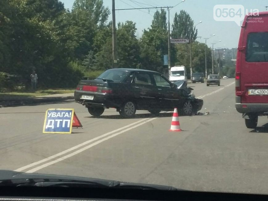 В Кривом Роге: выявили «клуб», где оказывались интимные услуги, «Де... В Кривом Роге: выявили «клуб», где оказывались интимные услуги, «Десятка» влетела в маршрутку, работы на мосту №7 могут остановить (фото) - фото 2