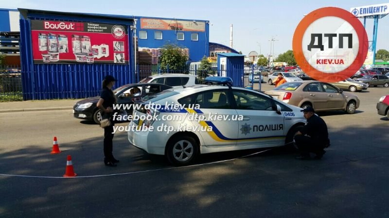 В Киеве снова ДТП с участием автомобиля патрульных, пострадала беременная девушка (ФОТО) (фото) - фото 1 В Киеве снова ДТП с участием автомобиля патрульных, пострадала беременная девушка (ФОТО) (фото) - фото 1