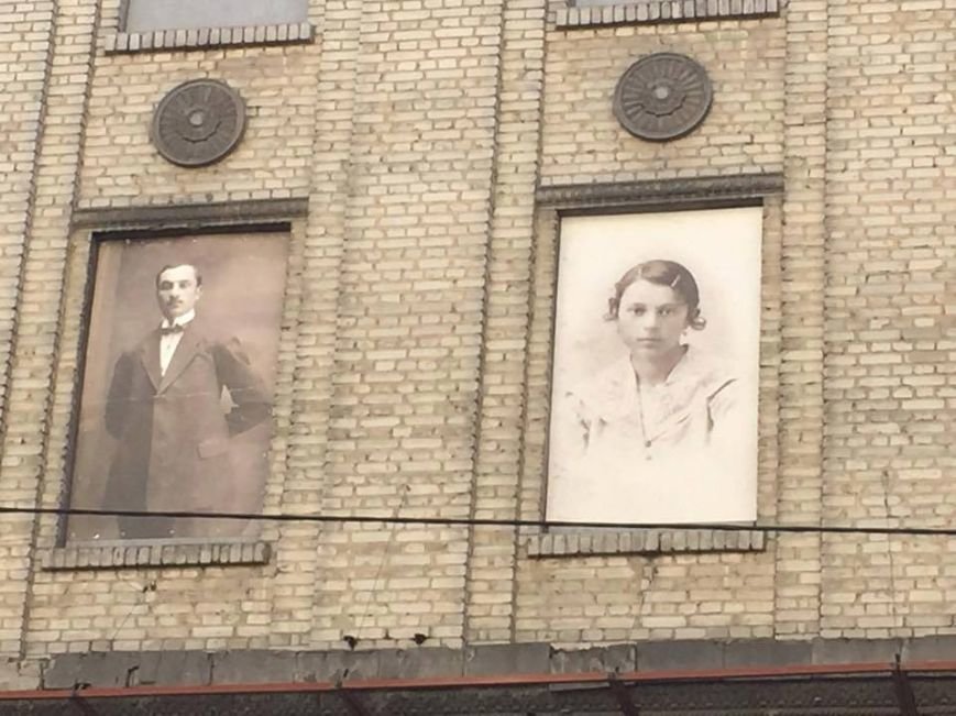 В Киеве здание бывшей гостиницы украсили старинными фотопортретами (ФОТО) (фото) - фото 1 В Киеве здание бывшей гостиницы украсили старинными фотопортретами (ФОТО) (фото) - фото 1