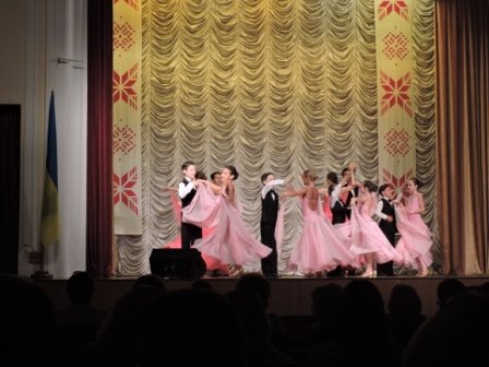 10 тысяч мариупольцев связали свою жизнь с торговлей (ФОТО) (фото) - фото 1 10 тысяч мариупольцев связали свою жизнь с торговлей (ФОТО) (фото) - фото 1