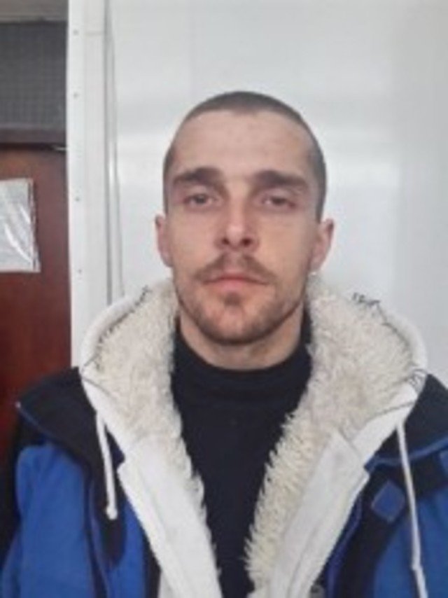 Оприлюднено фотографії втікачів-зловмисників, які напали на конвой та зникли (фото) - фото 6 Оприлюднено фотографії втікачів-зловмисників, які напали на конвой та зникли (фото) - фото 6
