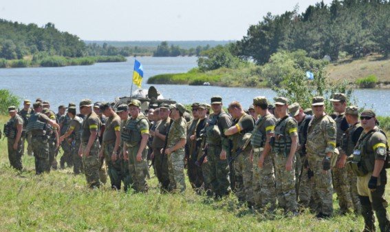 Под Мариуполем новосозданный батальон милиции вышел на полигон (ФОТОРЕПОРТАЖ) (фото) - фото 1 Под Мариуполем новосозданный батальон милиции вышел на полигон (ФОТОРЕПОРТАЖ) (фото) - фото 1