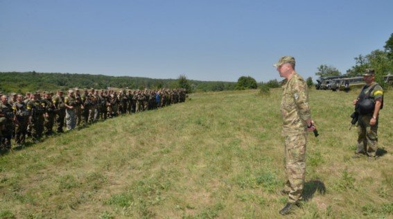 Под Мариуполем новосозданный батальон милиции вышел на полигон (ФОТОРЕПОРТАЖ) (фото) - фото 3 Под Мариуполем новосозданный батальон милиции вышел на полигон (ФОТОРЕПОРТАЖ) (фото) - фото 3