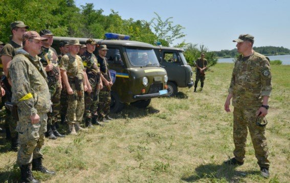 Под Мариуполем новосозданный батальон милиции вышел на полигон (ФОТОРЕПОРТАЖ) (фото) - фото 3 Под Мариуполем новосозданный батальон милиции вышел на полигон (ФОТОРЕПОРТАЖ) (фото) - фото 3