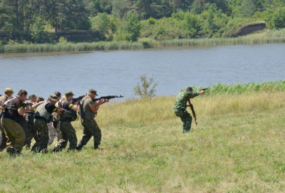 Под Мариуполем новосозданный батальон милиции вышел на полигон (ФОТОРЕПОРТАЖ) (фото) - фото 3 Под Мариуполем новосозданный батальон милиции вышел на полигон (ФОТОРЕПОРТАЖ) (фото) - фото 3