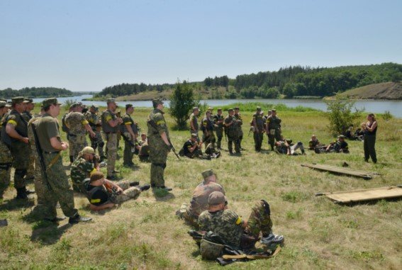 Под Мариуполем новосозданный батальон милиции вышел на полигон (ФОТОРЕПОРТАЖ) (фото) - фото 3 Под Мариуполем новосозданный батальон милиции вышел на полигон (ФОТОРЕПОРТАЖ) (фото) - фото 3