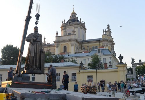 У Львові встановили пам'ятник Митрополиту Андрею Шептицькому (фото) - фото 5