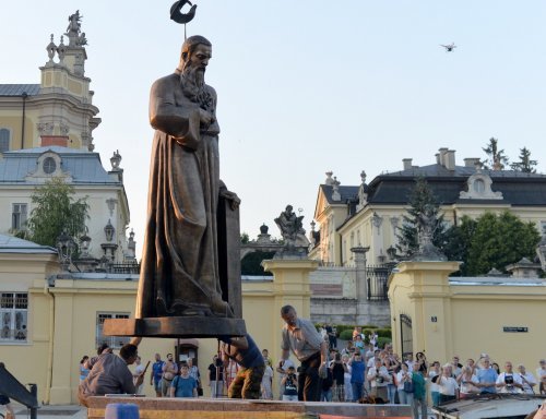 У Львові встановили пам'ятник Митрополиту Андрею Шептицькому (фото) - фото 3
