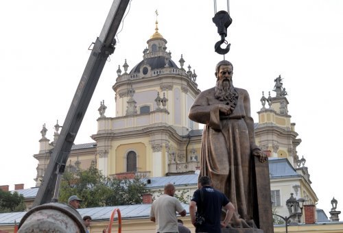 У Львові встановили пам'ятник Митрополиту Андрею Шептицькому (фото) - фото 4