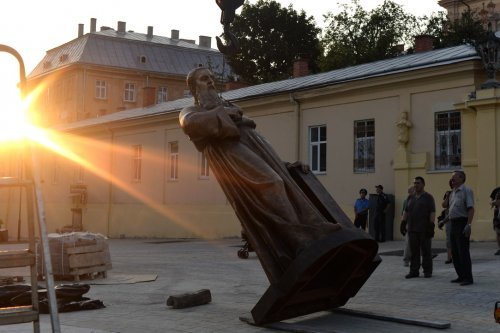 У Львові встановили пам'ятник Митрополиту Андрею Шептицькому (фото) - фото 2