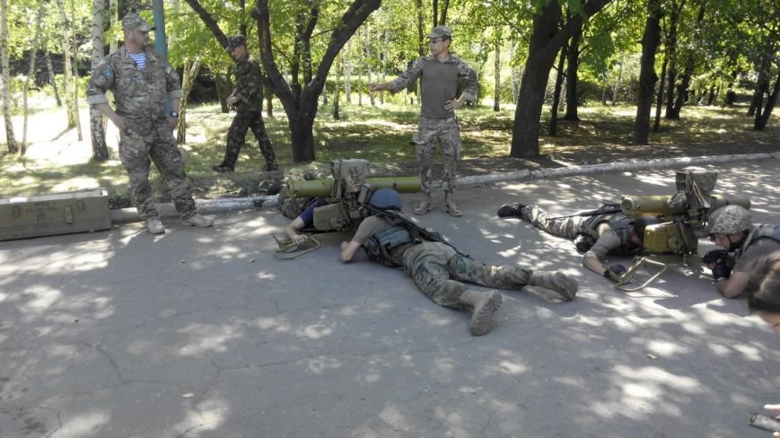 Молодежь Красноармейска и Димитрова провела один день в расположени... Молодежь Красноармейска и Димитрова провела один день в расположении 25-й (фото) - фото 2