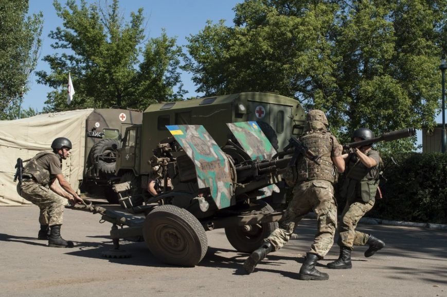Молодежь Красноармейска и Димитрова провела один день в расположении 25-й (фото) - фото 1 Молодежь Красноармейска и Димитрова провела один день в расположении 25-й (фото) - фото 1