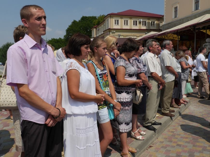 Сотні тернополян взяли участь у молитовній ході до 150-ліття від дня народження Андрея Шептицького (фоторепортаж) (фото) - фото 1 Сотні тернополян взяли участь у молитовній ході до 150-ліття від дня народження Андрея Шептицького (фоторепортаж) (фото) - фото 1