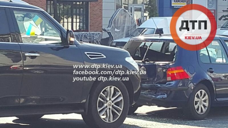 В Киеве на Подоле в масштабной ДТП столкнулись 7 автомобилей (фото) - фото 1 В Киеве на Подоле в масштабной ДТП столкнулись 7 автомобилей (фото) - фото 1
