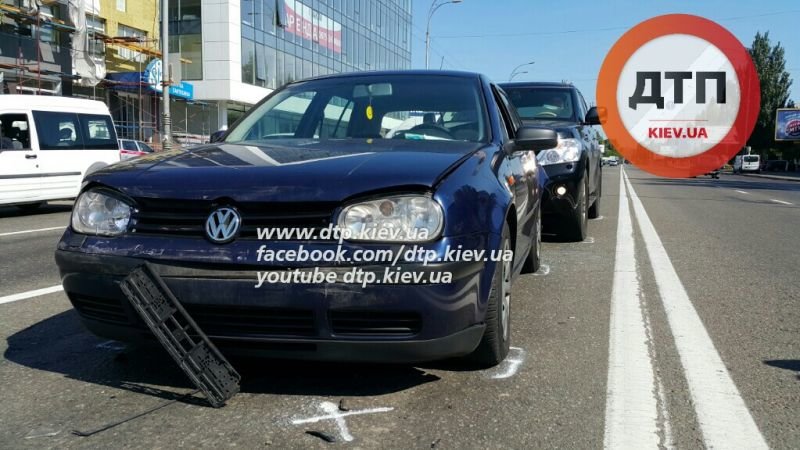 В Киеве на Подоле в масштабной ДТП столкнулись 7 автомобилей (фото) - фото 1 В Киеве на Подоле в масштабной ДТП столкнулись 7 автомобилей (фото) - фото 1