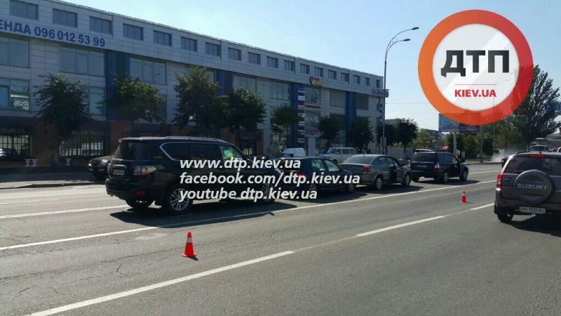 В Киеве на Подоле в масштабной ДТП столкнулись 7 автомобилей (фото) - фото 1 В Киеве на Подоле в масштабной ДТП столкнулись 7 автомобилей (фото) - фото 1