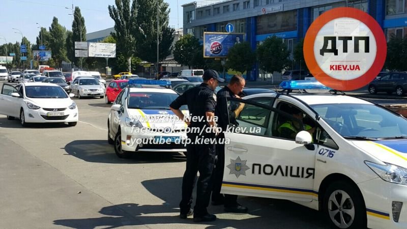 В Киеве на Подоле в масштабной ДТП столкнулись 7 автомобилей (фото) - фото 1 В Киеве на Подоле в масштабной ДТП столкнулись 7 автомобилей (фото) - фото 1