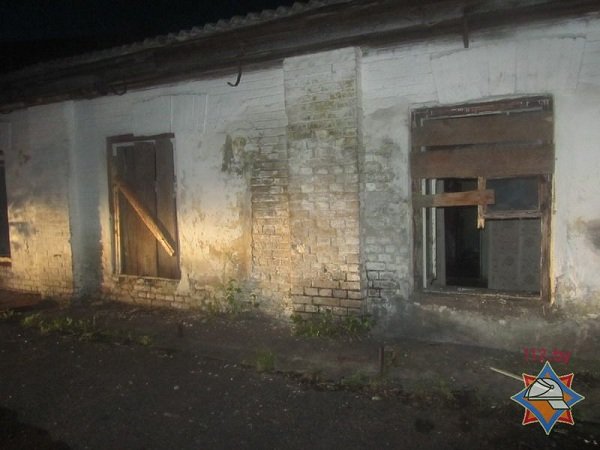 В центре Гродно горел дом с двумя бомжами (фото) - фото 1 В центре Гродно горел дом с двумя бомжами (фото) - фото 1