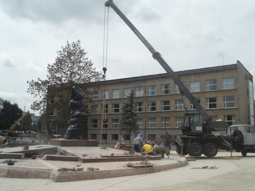 Як Львів готується до відкриття пам'ятника Андрею Шептицькому (ФОТО) (фото) - фото 3 Як Львів готується до відкриття пам'ятника Андрею Шептицькому (ФОТО) (фото) - фото 3