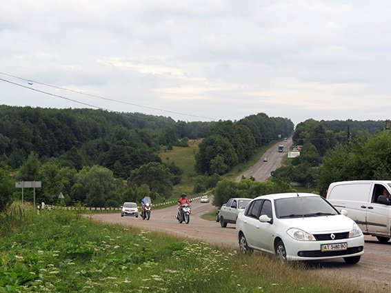 ДТП у селі Павлівка: двоє людей загинуло, ще одна - у лікарні (ФОТО) (фото) - фото 3 ДТП у селі Павлівка: двоє людей загинуло, ще одна - у лікарні (ФОТО) (фото) - фото 3