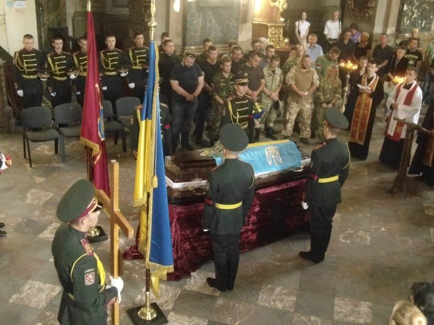 У Львові провели в останню путь Героя України Юрія Дороніна, який загинув у зоні бойових дій (ФОТО) (фото) - фото 1 У Львові провели в останню путь Героя України Юрія Дороніна, який загинув у зоні бойових дій (ФОТО) (фото) - фото 1