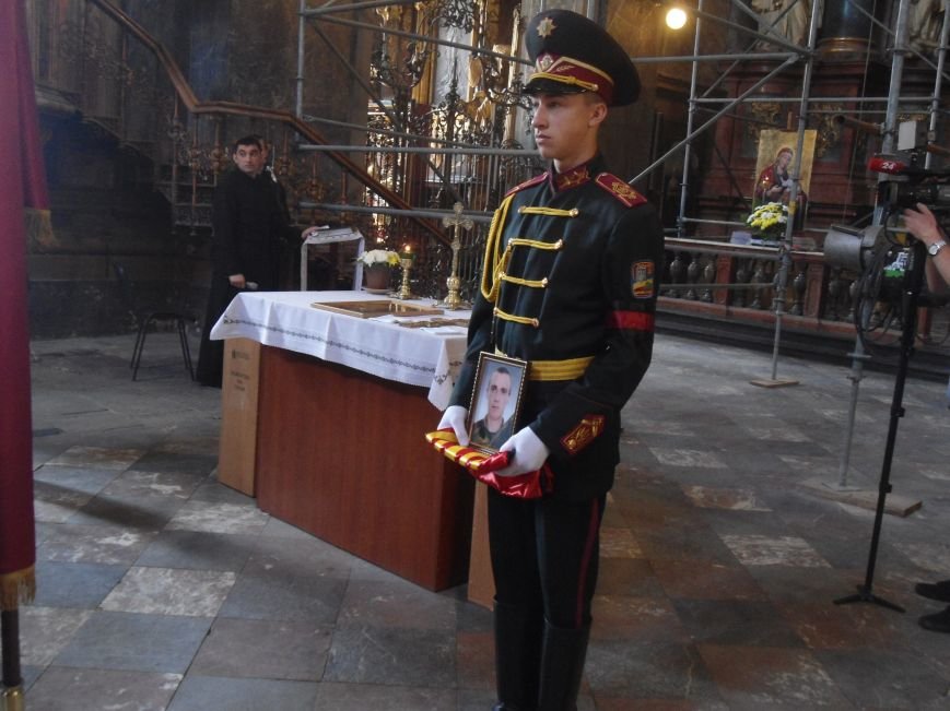 У Львові провели в останню путь Героя України Юрія Дороніна, який загинув у зоні бойових дій (ФОТО) (фото) - фото 1 У Львові провели в останню путь Героя України Юрія Дороніна, який загинув у зоні бойових дій (ФОТО) (фото) - фото 1