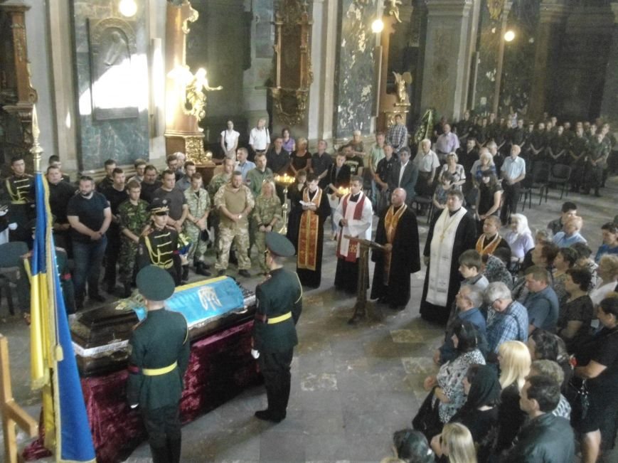 У Львові провели в останню путь Героя України Юрія Дороніна, який загинув у зоні бойових дій (ФОТО) (фото) - фото 1 У Львові провели в останню путь Героя України Юрія Дороніна, який загинув у зоні бойових дій (ФОТО) (фото) - фото 1