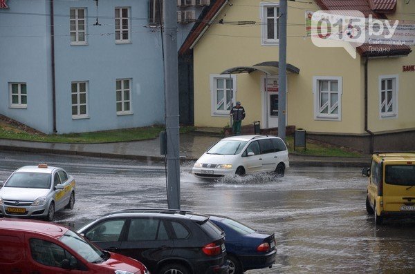 Сильные дожди глазами гродненцев - грозы, град и потопы местного уровня (фото) - фото 7 Сильные дожди глазами гродненцев - грозы, град и потопы местного уровня (фото) - фото 7