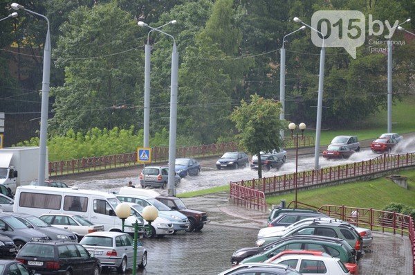 Сильные дожди глазами гродненцев - грозы, град и потопы местного уровня (фото) - фото 8 Сильные дожди глазами гродненцев - грозы, град и потопы местного уровня (фото) - фото 8