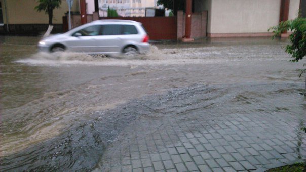 Сильные дожди глазами гродненцев - грозы, град и потопы местного уровня (фото) - фото 1 Сильные дожди глазами гродненцев - грозы, град и потопы местного уровня (фото) - фото 1