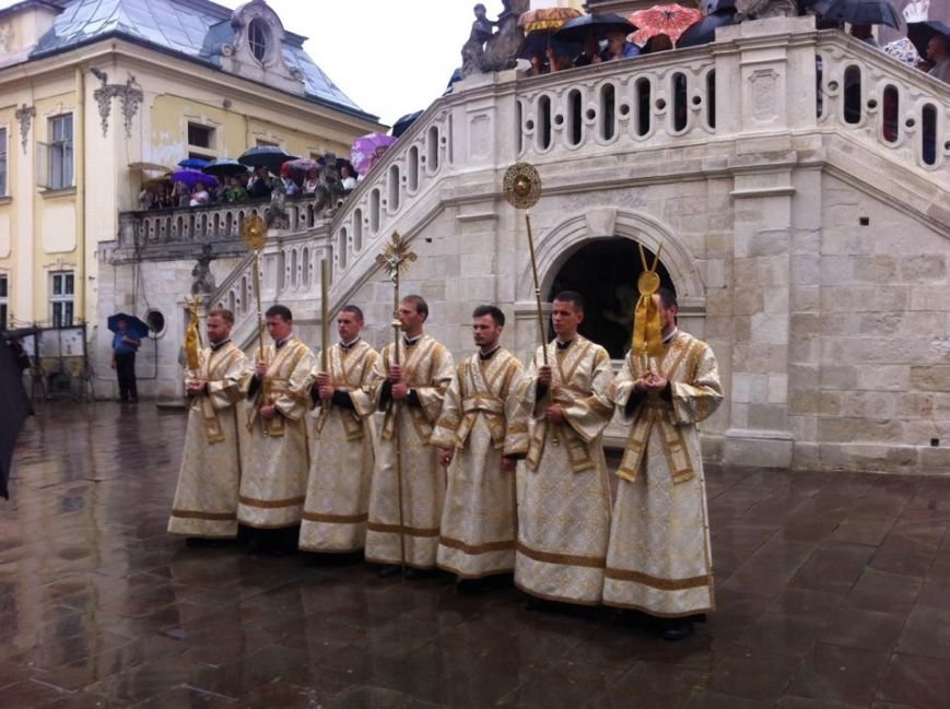 Що зараз відбувається на площі Святого Юра у Львові (ФОТО) (фото) - фото 1 Що зараз відбувається на площі Святого Юра у Львові (ФОТО) (фото) - фото 1