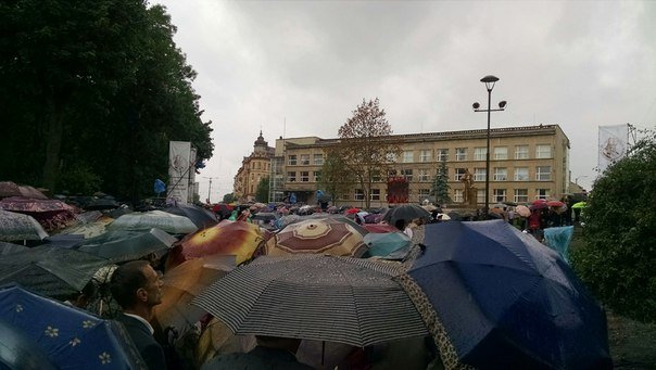 Сотні львів'ян прийшли вшанувати 150-річчя з Дня народження Андрея Шептицького (ФОТО) (фото) - фото 2 Сотні львів'ян прийшли вшанувати 150-річчя з Дня народження Андрея Шептицького (ФОТО) (фото) - фото 2