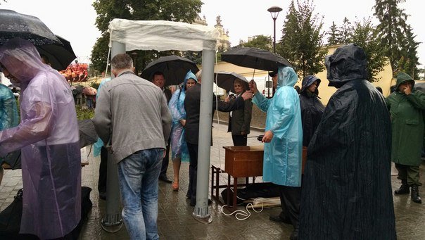 Сотні львів'ян прийшли вшанувати 150-річчя з Дня народження Андрея Шептицького (ФОТО) (фото) - фото 1 Сотні львів'ян прийшли вшанувати 150-річчя з Дня народження Андрея Шептицького (ФОТО) (фото) - фото 1