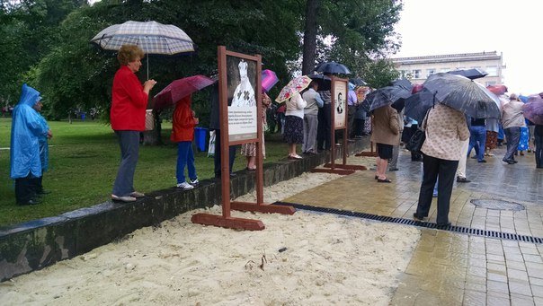 Сотні львів'ян прийшли вшанувати 150-річчя з Дня народження Андрея Шептицького (ФОТО) (фото) - фото 3 Сотні львів'ян прийшли вшанувати 150-річчя з Дня народження Андрея Шептицького (ФОТО) (фото) - фото 3