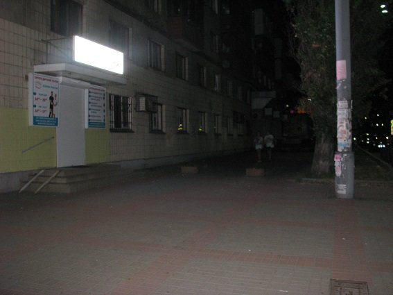 В Киеве мужчина ударил ножом прохожего и убежал (ФОТО) (фото) - фото 1 В Киеве мужчина ударил ножом прохожего и убежал (ФОТО) (фото) - фото 1