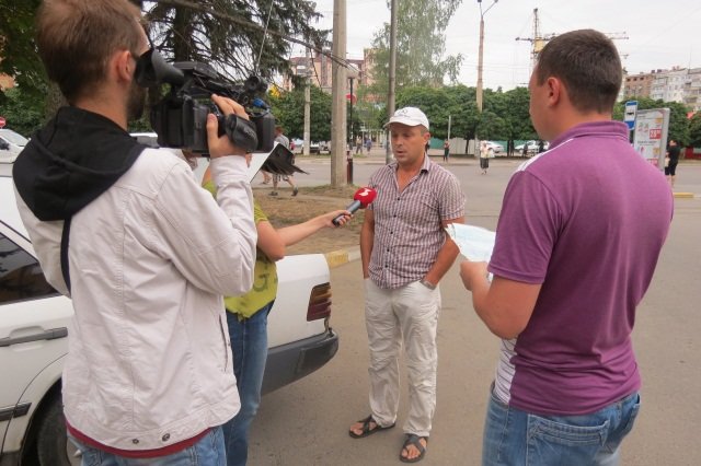 Франківських таксистів перевіряла ДАІ та податкова (фото) - фото 2 Франківських таксистів перевіряла ДАІ та податкова (фото) - фото 2