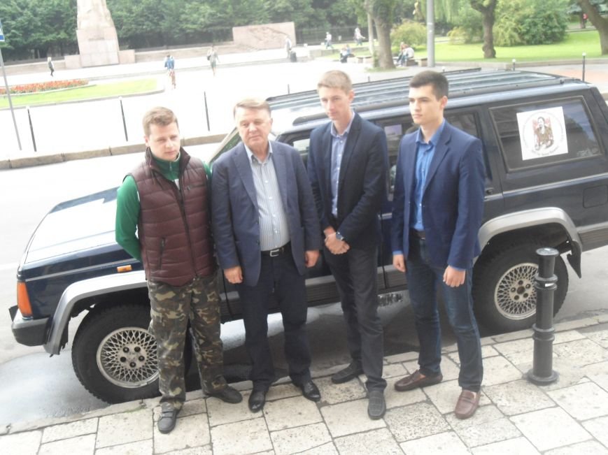 Львівські студенти зібрали більше 70 тис.грн. на закупівлю автомобіля для бійців (ФОТО) (фото) - фото 9 Львівські студенти зібрали більше 70 тис.грн. на закупівлю автомобіля для бійців (ФОТО) (фото) - фото 9