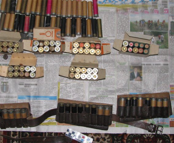У Жителя Кировоградской области изъято около 3 килограммов пороха и более 100 патронов. ФОТО (фото) - фото 1 У Жителя Кировоградской области изъято около 3 килограммов пороха и более 100 патронов. ФОТО (фото) - фото 1