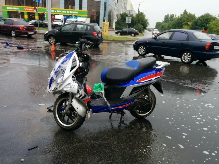 Утром в Засвияжье сбили скутериста (фото) - фото 3