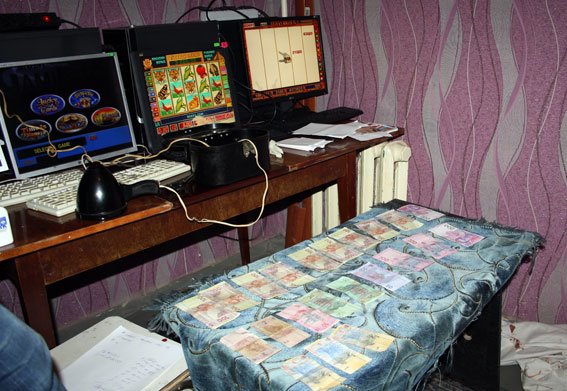 Милиция «прикрыла» незаконный игорный бизнес в Кременчуге и Комсомольске (ФОТО) (фото) - фото 1 Милиция «прикрыла» незаконный игорный бизнес в Кременчуге и Комсомольске (ФОТО) (фото) - фото 1