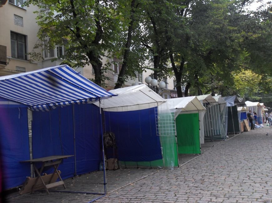 Чи потрібно «Шкільний ярмарок» розміщати в центрі Полтави (фото) - фото 1 Чи потрібно «Шкільний ярмарок» розміщати в центрі Полтави (фото) - фото 1