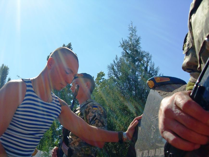 Николаевцы почтили память десантников, погибших на Донбассе (ФОТО) (фото) - фото 13