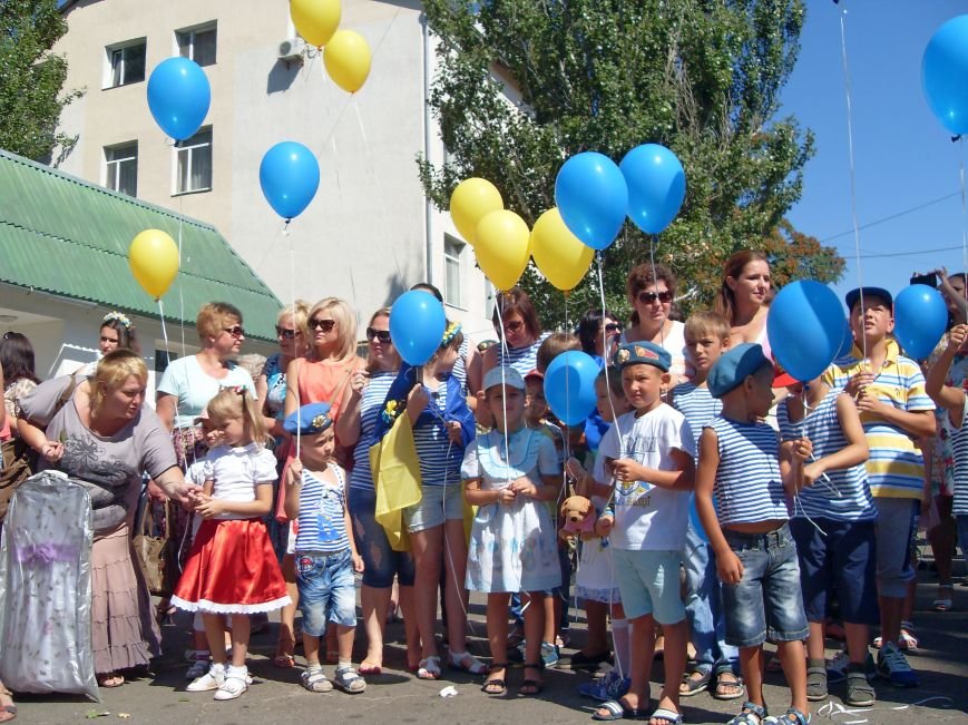 Николаевцы почтили память десантников, погибших на Донбассе (ФОТО) (фото) - фото 15 Николаевцы почтили память десантников, погибших на Донбассе (ФОТО) (фото) - фото 15