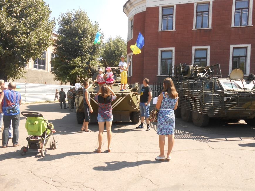 В Димитрове День ВДВ отметили парадом военной техники (фото) - фото 8 В Димитрове День ВДВ отметили парадом военной техники (фото) - фото 8