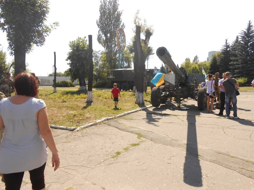 В Димитрове День ВДВ отметили парадом военной техники (фото) - фото 6 В Димитрове День ВДВ отметили парадом военной техники (фото) - фото 6