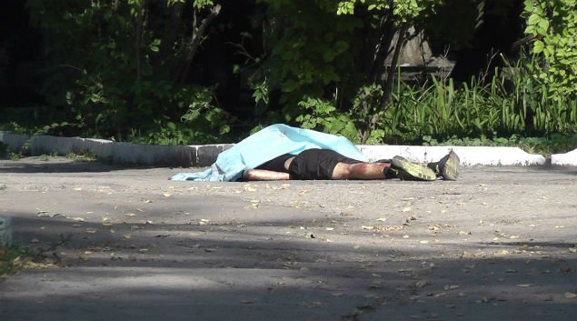 Пока войска празднуют, детей убивают: мальчик найден мертвым в парке Матросова (фото) - фото 1 Пока войска празднуют, детей убивают: мальчик найден мертвым в парке Матросова (фото) - фото 1