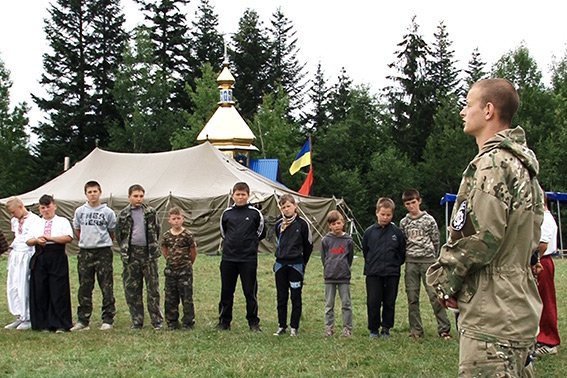 Дітям з табору «Карпатський легіон» показали як працюють міліціонери-кінологи (ФОТО) (фото) - фото 1 Дітям з табору «Карпатський легіон» показали як працюють міліціонери-кінологи (ФОТО) (фото) - фото 1